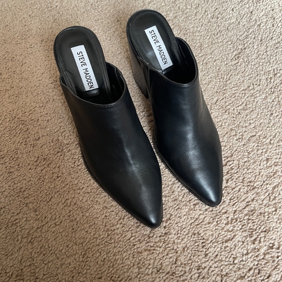 Simone Black Leather Pointed Toe Mules - Picture 3 of 7